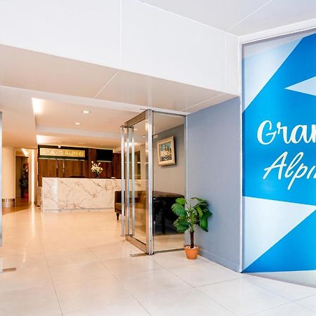 Grand Alpine Hotel Bangkok Exterior foto