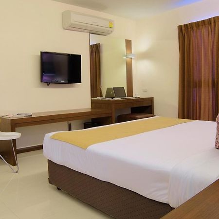 Grand Alpine Hotel Bangkok Exterior foto