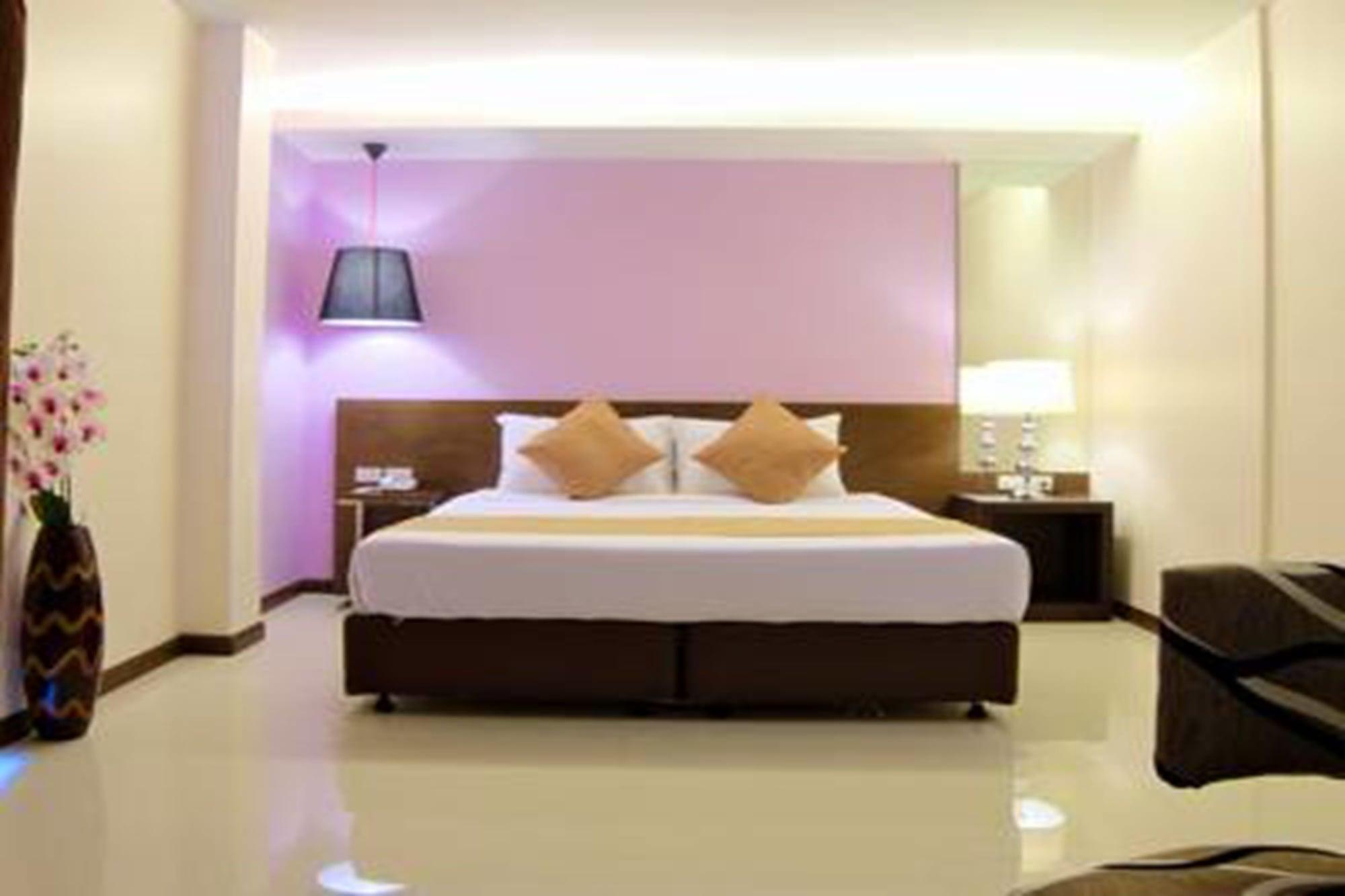 Grand Alpine Hotel Bangkok Exterior foto
