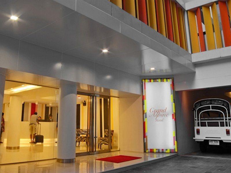 Grand Alpine Hotel Bangkok Exterior foto